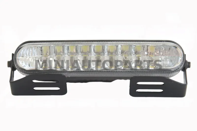 Dienas gaitas lukturi priekšā kreisajā pusē "Minauto Vision