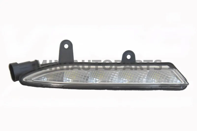 Dienas gaitas lukturi priekšā kreisajā pusē "Aixam Vision"