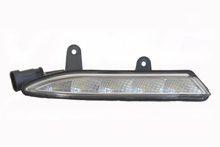 Dienas gaitas lukturi priekšā kreisajā pusē "Aixam Vision"