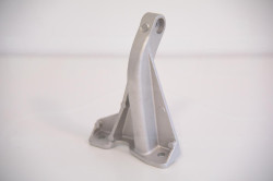 Kreisās puses priekšējā statņa atbalsts - mic/lig Microcar DUE