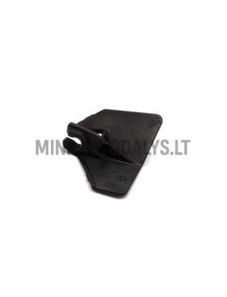 Dzinēja pārsega eņģes labajā pusē Aixam Emotion